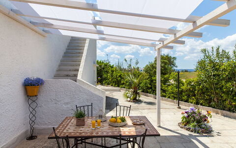 Villa Fontanelle: Pianta, Tavolo, Mobilia, Costruzione, Proprietà, Shade, Sedia, Interior Design, Cielo, Mobili Da Esterno