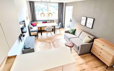 Auszeit: Mobilia, Interior Design, Pavimentazione, Pavimento, Legna, Divano, Camera, Illuminazione, Soggiorno, Tavolo