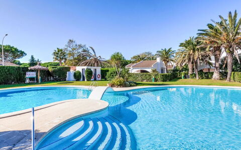 Green Garden & House Pals Beach: Blu, Piscina, Tempo Libero, Ricorrere, Vacanza, Shade, Landscaping, Eco Hotel, Tropici