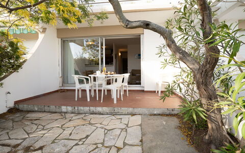 Les Marinas de la Plage Ii: Proprietà, Casa, Casa, Immobiliare, Costruzione, Zona Residenziale, Camera, Albero, Architettura, Backyard