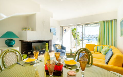 Hélios: Camera, Giallo, Verde, Interior Design, Proprietà, Mobilia, Soggiorno, Casa, Costruzione, Casa