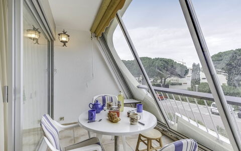 Escale Plage: Proprietà, Camera, Costruzione, Casa, Interior Design, Balcone, Immobiliare, Architettura, Mobilia, Appartamento