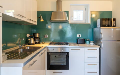Di Sara: Controsoffitto, Cabinetry, Cucina, Camera, Mobilia, Proprietà, Turchese, Verde, Interior Design, Cucina Stufa