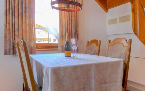 Zermatt 79: Camera, Proprietà, Mobilia, Sala Da Pranzo, Tavolo, Tovaglia, Casa, Interior Design, Immobiliare, Tenda