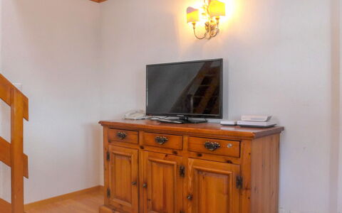 Zermatt 79: Mobilia, Proprietà, Camera, Interior Design, Cabinetry, Cassettiera, Casa, Costruzione, Color Legno, Credenza