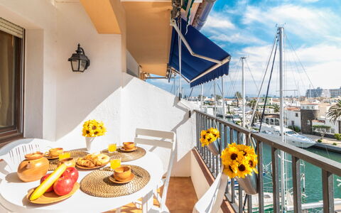 Caballito de Mar: Giallo, Brunch, Pasto, Prima Colazione, Proprietà, Tavolo, Camera, Vacanza, Interior Design, Immobiliare