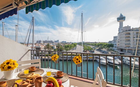 Caballito de Mar: Giallo, Vacanza, Pasto, Ristorante, Turismo, Immobiliare, Prima Colazione, Ricorrere, Costruzione, Tempo Libero