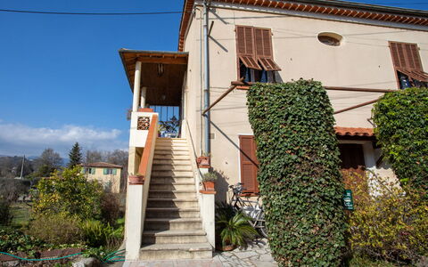 Le Narcisse: Cielo, Acqua, Nube, Proprietà, Pianta, Tavolo, Costruzione, Sedia, Shade, Interior Design