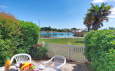 Cap D'Agde 315: Mobilia, Arbusto, Giardino, Mobili Da Esterno, Shade, Tavolo Esterno, Sedia, Terrazza, Backyard, Cortile