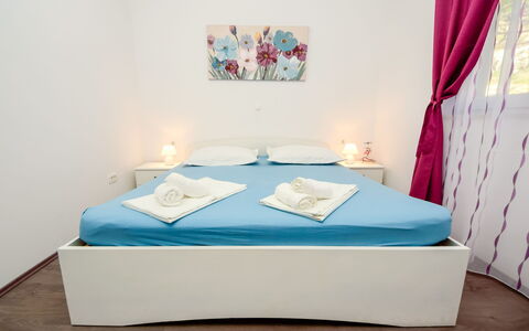 Lara: Proprietà, Mobilia, Decorazione, Comfort, Tessile, Viola, Interior Design, Pavimento, Pavimentazione, Legna