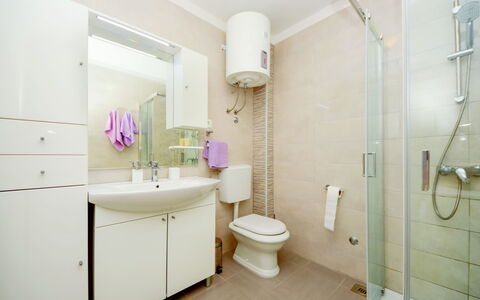 Lara: Specchio, Idraulico Fixture, Proprietà, Costruzione, Lavello, Bagno, Viola, Lavandino Del Bagno, Pianta, Rubinetto