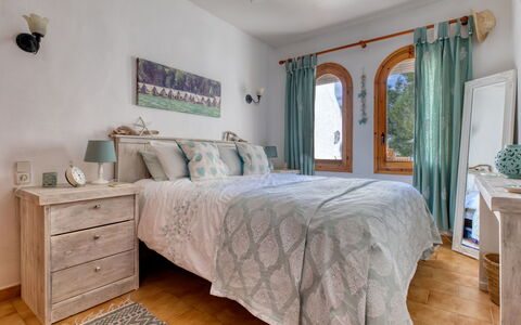 Los Lagos: Camera Da Letto, Mobilia, Letto, Camera, Proprietà, Lenzuolo, Bedding, Telaio Del Letto, Pavimento, Materasso