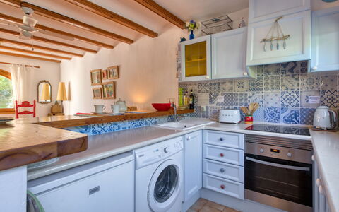 Los Lagos: Proprietà, Camera, Controsoffitto, Cucina, Costruzione, Cabinetry, Mobilia, Immobiliare, Interior Design, Casa