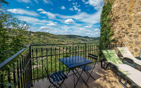 La Suite del Benessere: Nube, Cielo, Proprietà, Pianta, Natura, Costruzione, Azzurro, Paesaggio Naturale, Recinzione, Shade