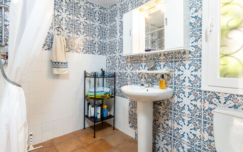 Granado: Specchio, Lavello, Rubinetto, Fotografia, Idraulico Fixture, Bianca, Lavandino Del Bagno, Prodotto, Azzurro, Bagno