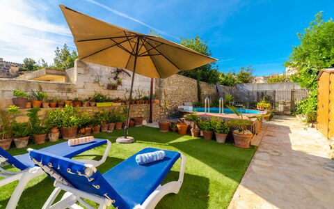 Can Canto: Piscina, Mobilia, Mobili Da Esterno, Ricorrere, Vaso Di Fiori, Sedia, Eco Hotel, Terrazza, Lettino, Pianta Della Casa