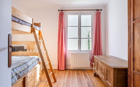 Sunny Lodge: Costruzione, Legna, Tessile, Interior Design, Architettura, Pavimentazione, Scala, Pavimento, Color Legno