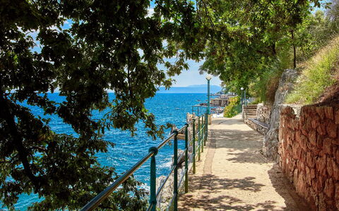 Lovran Tuliševica 406: Blu, Corpo D'Acqua, Costiera E Morfologie Oceanic, Costa, Mare, Banca, Oceano, Riva, Lago, Corrimano