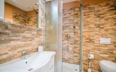 Lovran Tuliševica 406: Idraulico Fixture, Vasca Da Bagno, Proprietà, Fotografia, Rubinetto, Soffione Doccia, Bagno, Illuminazione, Interior Design