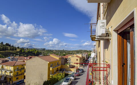 Sinago: Cielo, Cittadina, Zona Residenziale, Quartiere, Proprietà, Zona Urbana, Insediamento Umano, Architettura, Giallo, Costruzione