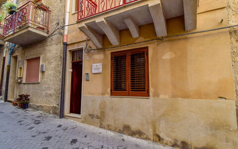 Sinago: Parete, Proprietà, Costruzione, Cittadina, Quartiere, Architettura, Casa, Facciata, Finestra, Strada