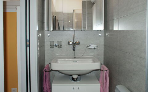 Ca' Dal Pio: Bagno, Proprietà, Camera, Idraulico Fixture, Viola, Gabinetto, Piastrella, Architettura, Rubinetto, Interior Design
