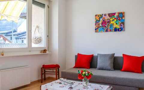 Ca' Dal Pio: Tavolo, Mobilia, Proprietà, Decorazione, Finestra, Blu, Cornice, Azzurro, Tessile, Illuminazione