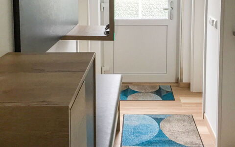Kleine Möwe: Camera, Pavimento, Proprietà, Mobilia, Casa, Interior Design, Costruzione, Pavimentazione, Piastrella, Casa