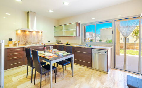 Son Jil: Mobilia, Camera, Proprietà, Cucina, Cabinetry, Interior Design, Costruzione, Controsoffitto, Pavimento, Immobiliare