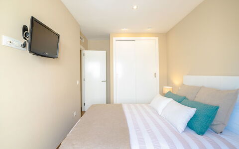 Nautic Sea Views: Camera, Camera Da Letto, Letto, Mobilia, Proprietà, Lenzuolo, Interior Design, Suite, Costruzione, Imbottitura Del Materasso