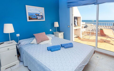 El Niu: Camera Da Letto, Camera, Mobilia, Letto, Proprietà, Lenzuolo, Blu, Azzurro, Suite, Bedding