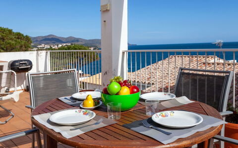 El Niu: Proprietà, Camera, Vacanza, Balcone, Mobilia, Azzurro, Tavolo, Casa, Costruzione, Immobiliare