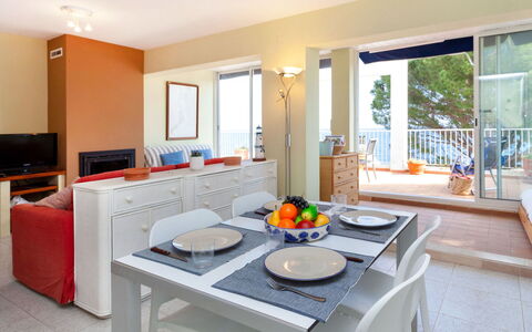 El Niu: Proprietà, Camera, Mobilia, Interior Design, Costruzione, Casa, Tavolo, Tavolino Da Caffè, Soggiorno, Immobiliare