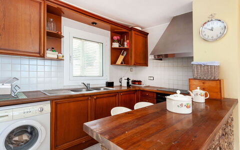 El Niu: Camera, Proprietà, Mobilia, Cucina, Cabinetry, Controsoffitto, Immobiliare, Costruzione, Casa, Interior Design