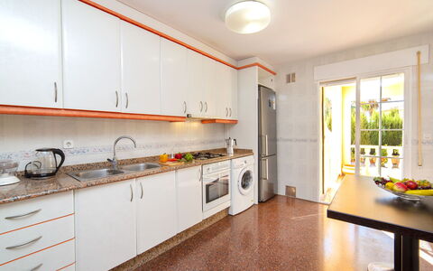 Gao: Camera, Proprietà, Mobilia, Cucina, Giallo, Controsoffitto, Costruzione, Immobiliare, Cabinetry, Interior Design
