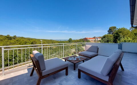 Dalmacia: Cielo, Proprietà, Costruzione, Recinzione, Legna, Interior Design, Mobili Da Esterno, Shade, Casa, Albero