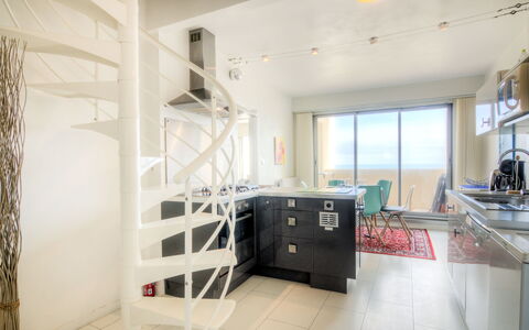 Cap D'Agde 960: Cabinetry, Lavandino Della Cucina, Controsoffitto, Lavello, Rubinetto, Elettrodomestico Da Cucina, Cucina, Legna, Finestra, Cucina Stufa