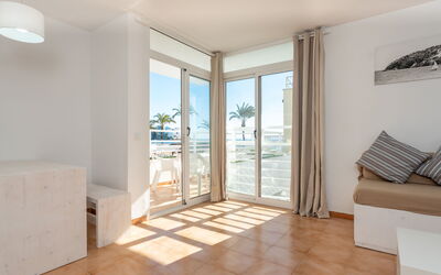 Alloggio:&nbsp;Neighbours Beach 100.10