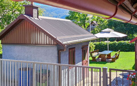 Maja: Casa, Casa, Tetto, Villetta, Giardino, Raccordo, Estate, Cortile, Backyard, Shade
