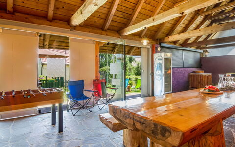 Maja: Costruzione, Camera, Proprietà, Interior Design, Fascio, Mobilia, Casa, Soffitto, Casa, Immobiliare