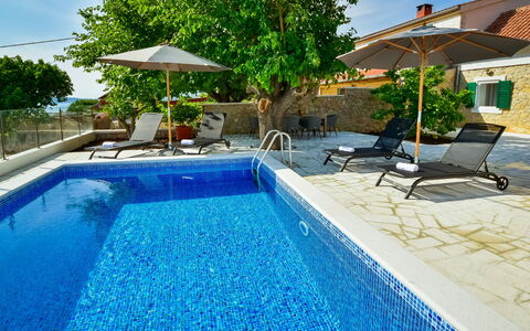 Ivan: Piscina, Proprietà, Immobiliare, Tempo Libero, Ricorrere, Casa, Costruzione, Casa, Zona Residenziale, Vacanza