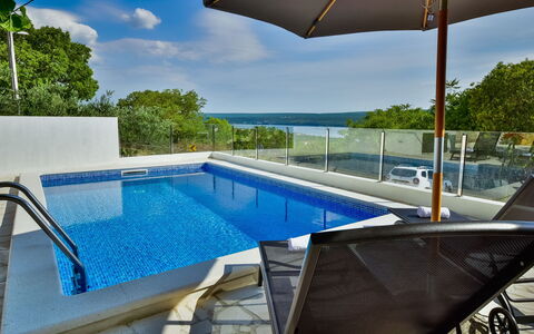 Ivan: Proprietà, Piscina, Casa, Immobiliare, Casa, Costruzione, Tempo Libero, Cielo, Vacanza, Lettino