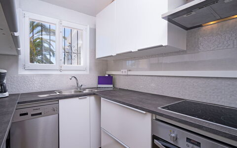 La Camarrocha: Controsoffitto, Proprietà, Camera, Cucina, Cabinetry, Mobilia, Costruzione, Casa, Interior Design, Pavimento