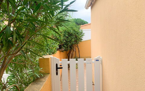 Les Agathes Plus: Pianta, Costruzione, Legna, Cielo, Tinte E Ombre, Facciata, Materiale Composito, Paesaggio, Albero