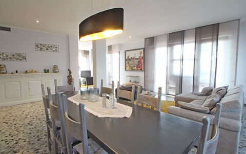 Marina Apartment: Proprietà, Camera, Costruzione, Mobilia, Sala Da Pranzo, Interior Design, Immobiliare, Casa, Tavolo, Pavimento