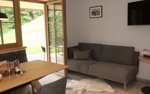 Auffach 651: Camera, Mobilia, Proprietà, Soggiorno, Costruzione, Interior Design, Tavolo, Casa, Pavimento, Immobiliare