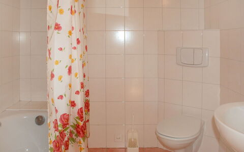 Ai Casell: Bagno, Piastrella, Camera, Proprietà, Tenda Doccia, Pavimento, Ceramica, Tenda, Interior Design, Parete