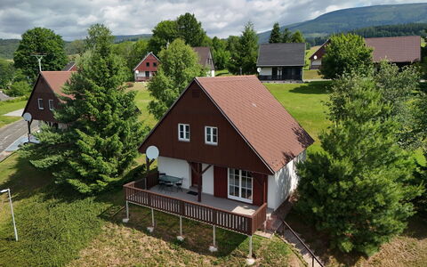 Holiday Hill 45: Erba, Albero, Casa, Villetta, Tetto, Casa, Area Rurale, Arbusto, Lotto