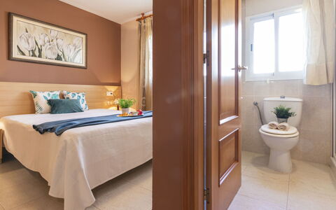 Lorena: Proprietà, Mobilia, Pianta, Comfort, Legna, Cabinetry, Interior Design, Finestra, Costruzione, Pianta Della Casa