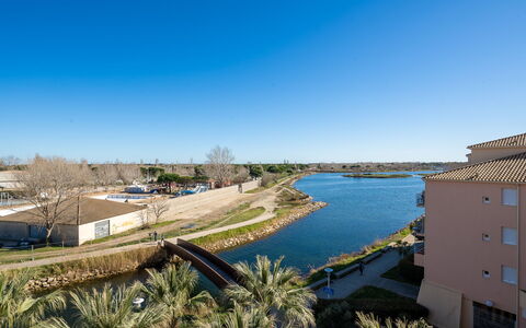 Terrasse du Soleil: Acqua, Risorse Idriche, Waterway, Giorno, Cielo, Fiume, Architettura, Albero, Immobiliare, Primavera